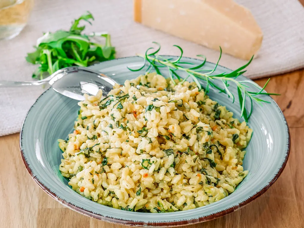 Bärlauch-Risotto wurstgulasch mit nudeln