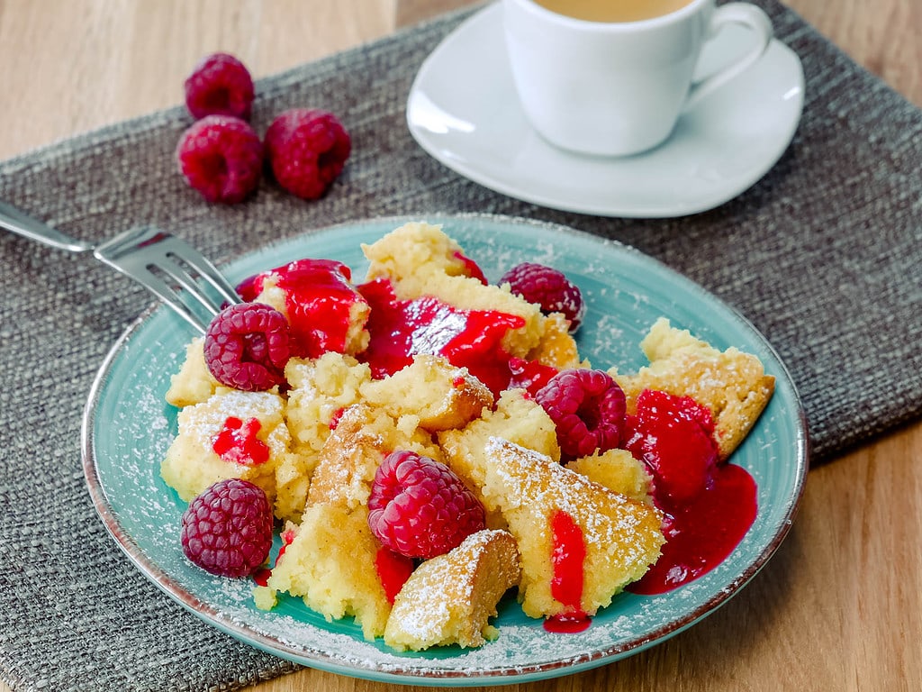 Grießschmarrn mit Himbeer-Püree grießschmarrn grießschmarrn, kaiserschmarrn ofen