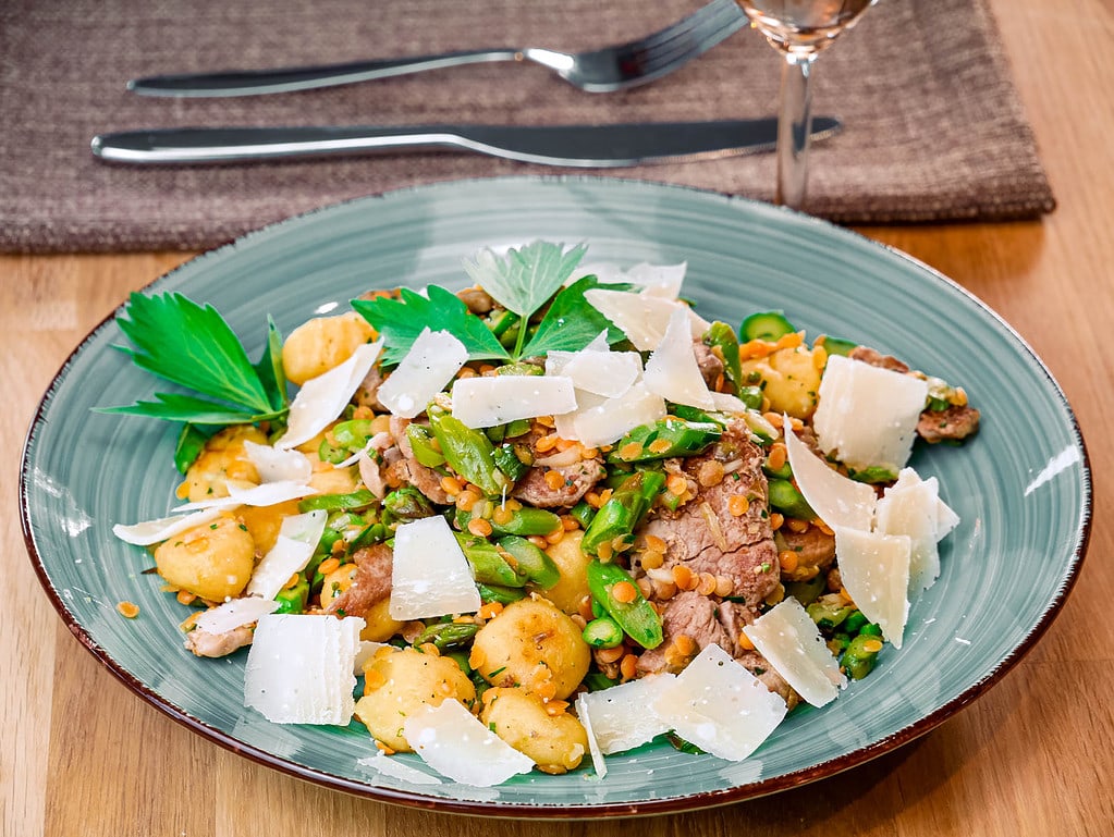 Spargel-Gnocchi-Salat mit Schweinefilet spargelsuppe aus resten