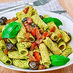 Pastasalat mit Pesto und Kapern bärlauchpesto mit walnüssen, bärlauchpesto selber machen, rezept für bärlauchpesto