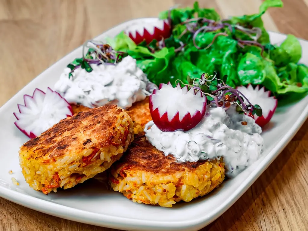 Reisbratlinge mit Radieschenquark rucola soße