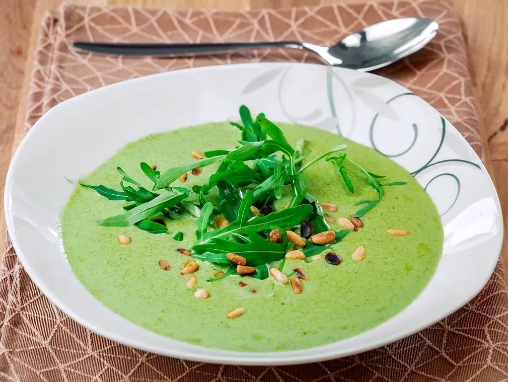 Rucola-Creme-Suppe piccata vom schwein