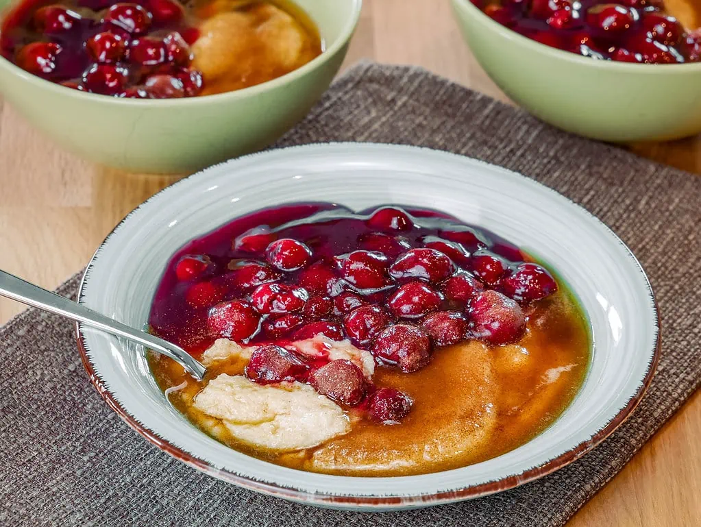 Vanille-Grießbrei mit heißen Kirschen spargelsuppe aus resten