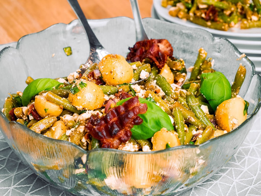 Bohnensalat mit Speck und Feta hasselback kartoffeln