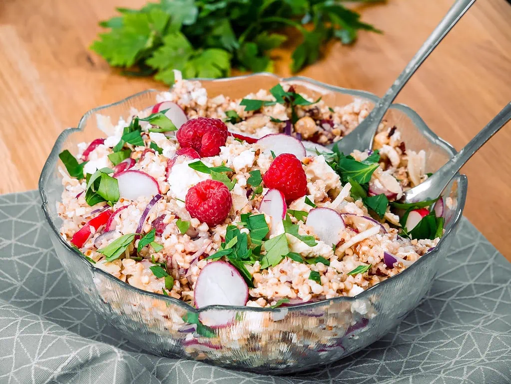 Fenchel-Buchweizen-Salat mit Hirtenkäse