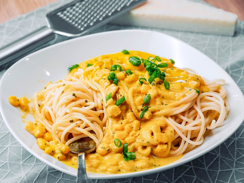 Nudelsoße: Möhren-Käse-Mais auflauf mit kartoffelkruste