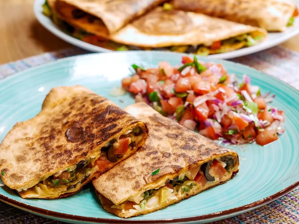 Quesadillas mit Tomatensalsa mexikanischer pfannkuchen auflauf