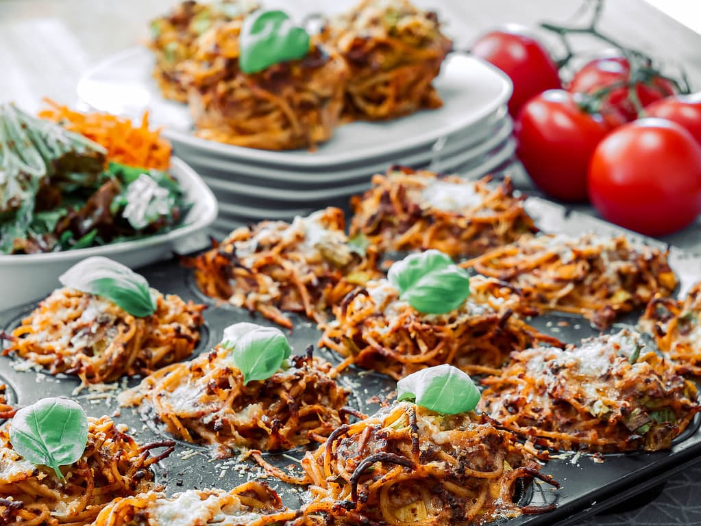 Bolognese-Muffins nudelsalat caprese