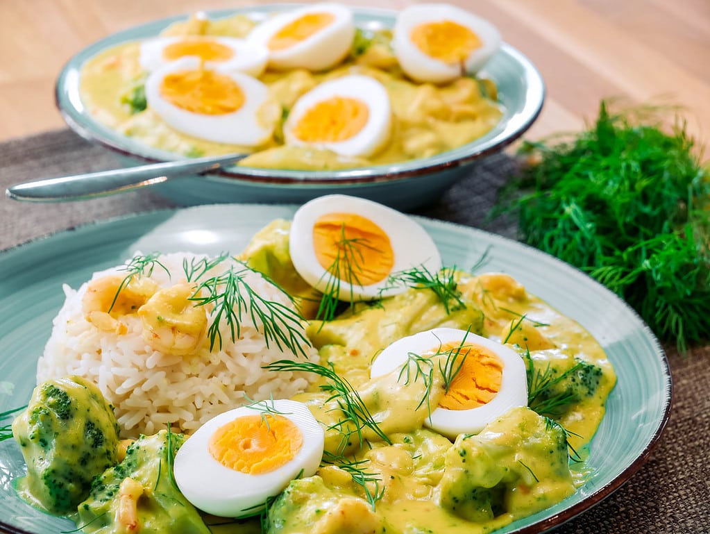 Eierragout mit Brokkoli und Garnelen nudelsalat caprese