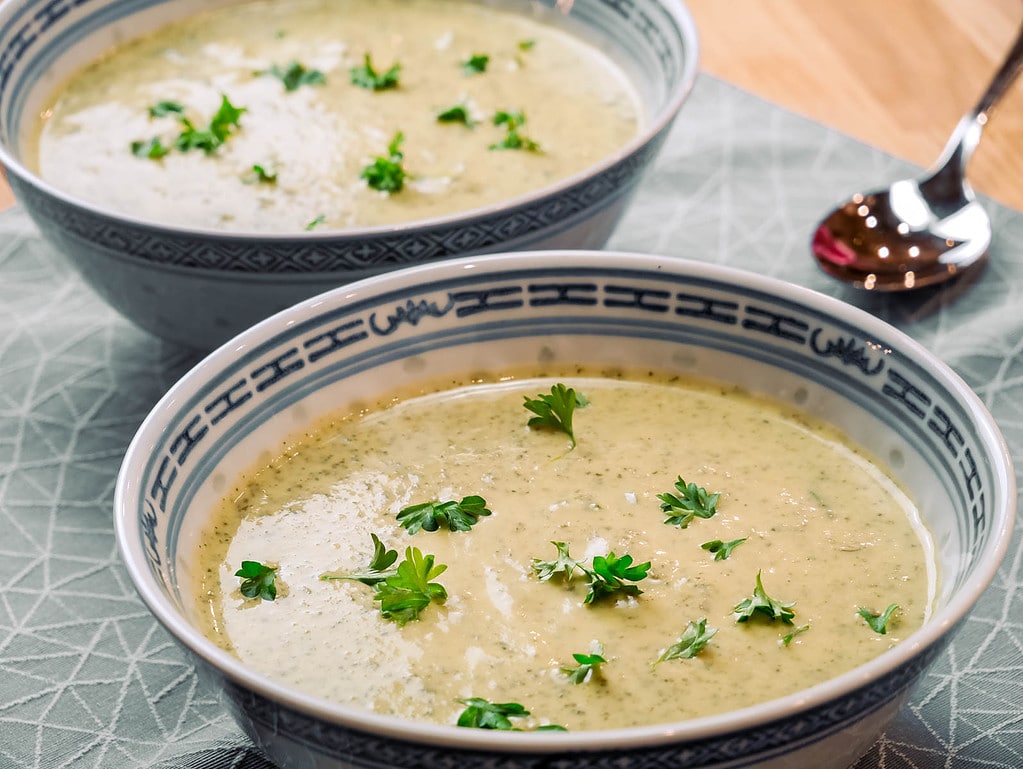 Gekühlte Zucchini-Suppe piccata vom schwein