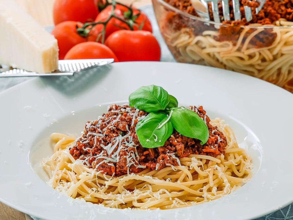 Spaghetti Bolognese nudelsalat caprese