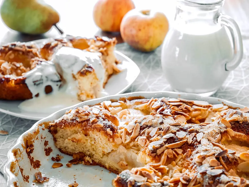 Apfel-Birnen-Auflauf mit Vanillesoße italienischer brotsalat mit rucola