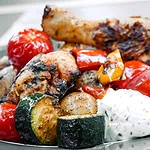 Hähnchenkeulen mit Sommergemüse hackfleischspieße türkisch hackfleischspieße türkisch, adana spieße rezept, adana spieße