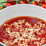 Tomatensuppe mit Reisnudeln