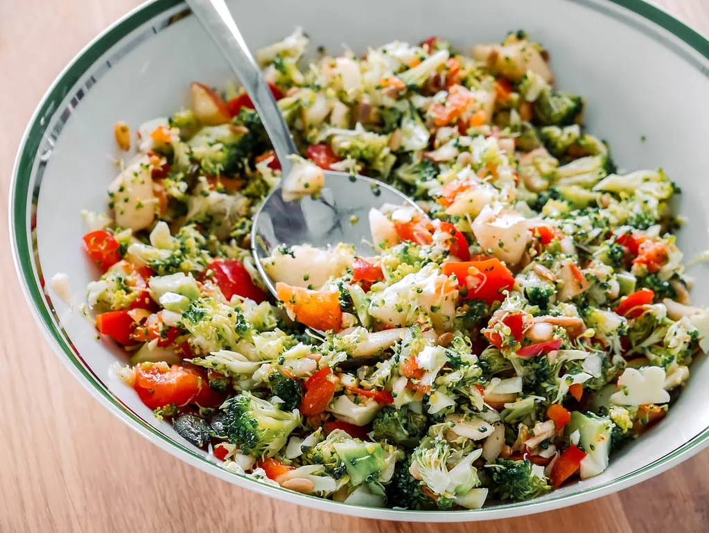 Brokkoli-Paprika-Apfel-Salat hähnchen-brokkoli-auflauf