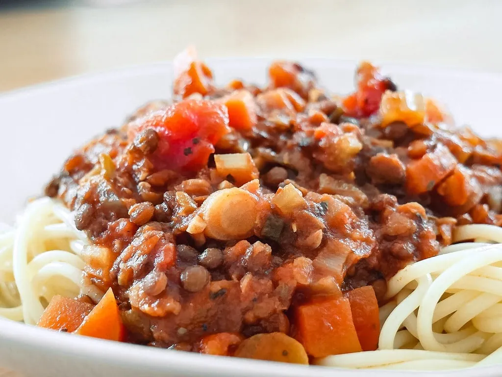 Linsenbolognese hühnerbrühe selber machen