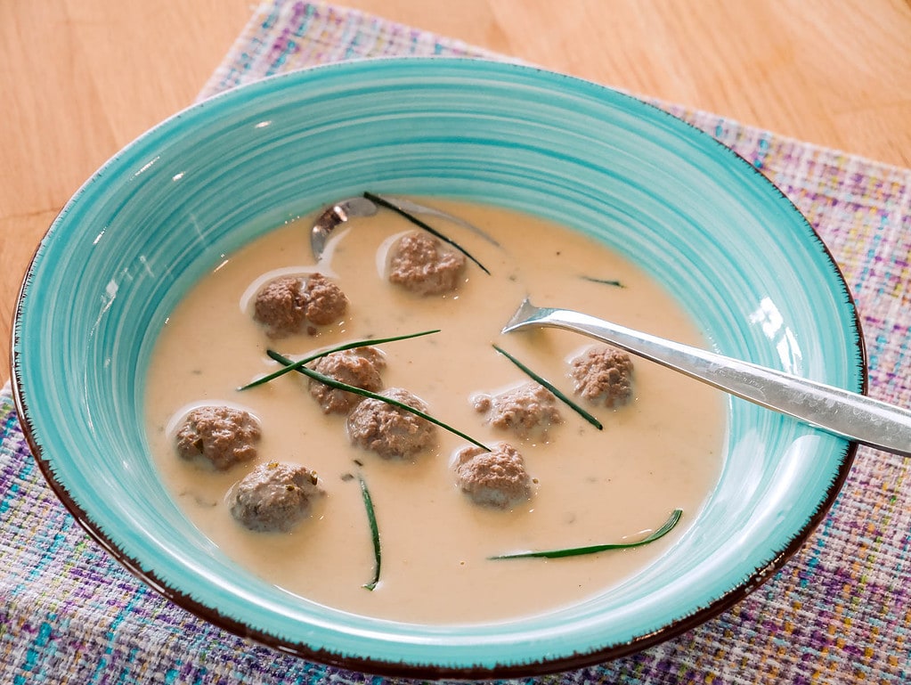 Wirsing-Creme-Suppe spitzkohlpfanne mit hackfleisch