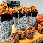 Chia-Pudding mit Walnusskrokant grießschmarrn grießschmarrn, kaiserschmarrn ofen