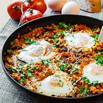 Shakshuka mit Linsen und Auberginen huevos rancheros huevos rancheros, mexikanisches frühstück