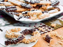 Omas Spritzgebäck mit Haselnüssen