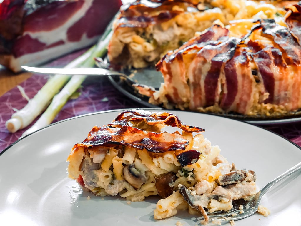 Makkaronitorte "Jägerart" spitzkohlpfanne mit hackfleisch