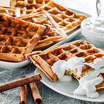 Zimtschnecken-Waffeln mit Vanille-Frischkäse-Frosting apfelstrudel mit strudelteig apfelstrudel mit strudelteig