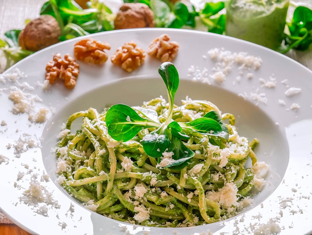 Feldsalat-Pesto mit Spaghetti tagliatelle mit lachs sahne soße