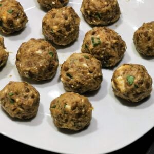 Linsen-Feta-Bällchen mit Couscous