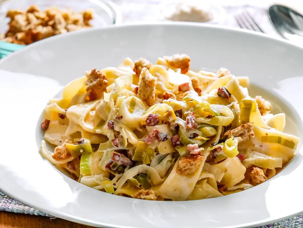 Schinken-Porree-Nudeln in Meerrettichrahm tagliatelle mit lachs sahne soße