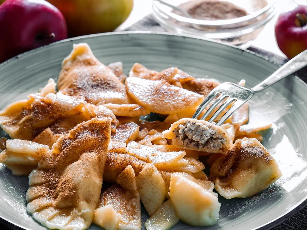 Topfen-Schlutzkrapfen mit Äpfeln