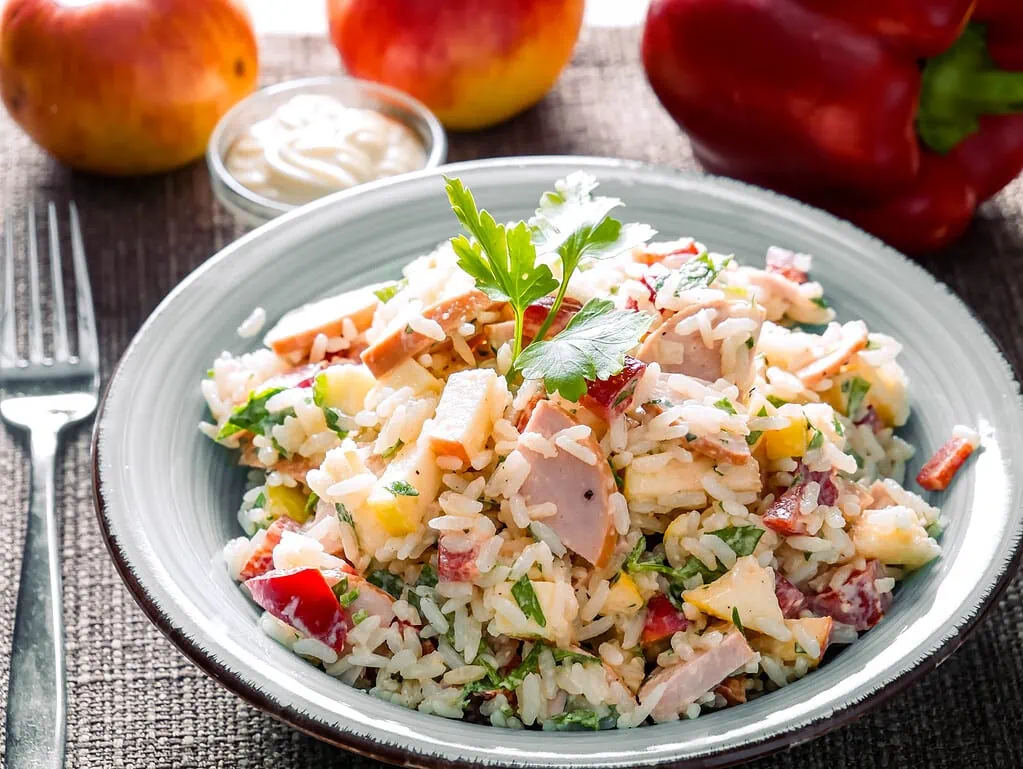 Reis-Wurst-Salat piccata vom schwein