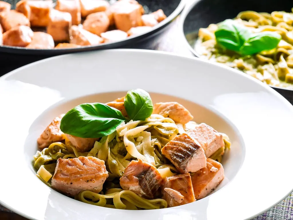 Tagliatelle mit Lachs Sahne Soße tagliatelle mit lachs sahne soße