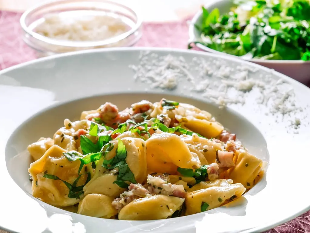 Tortellini mit Schinken-Käse-Sahne-Soße