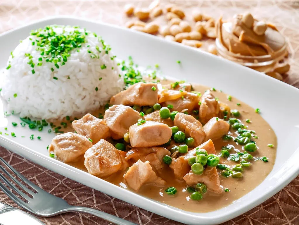 Hähnchenragout mit Erdnüssen piccata vom schwein