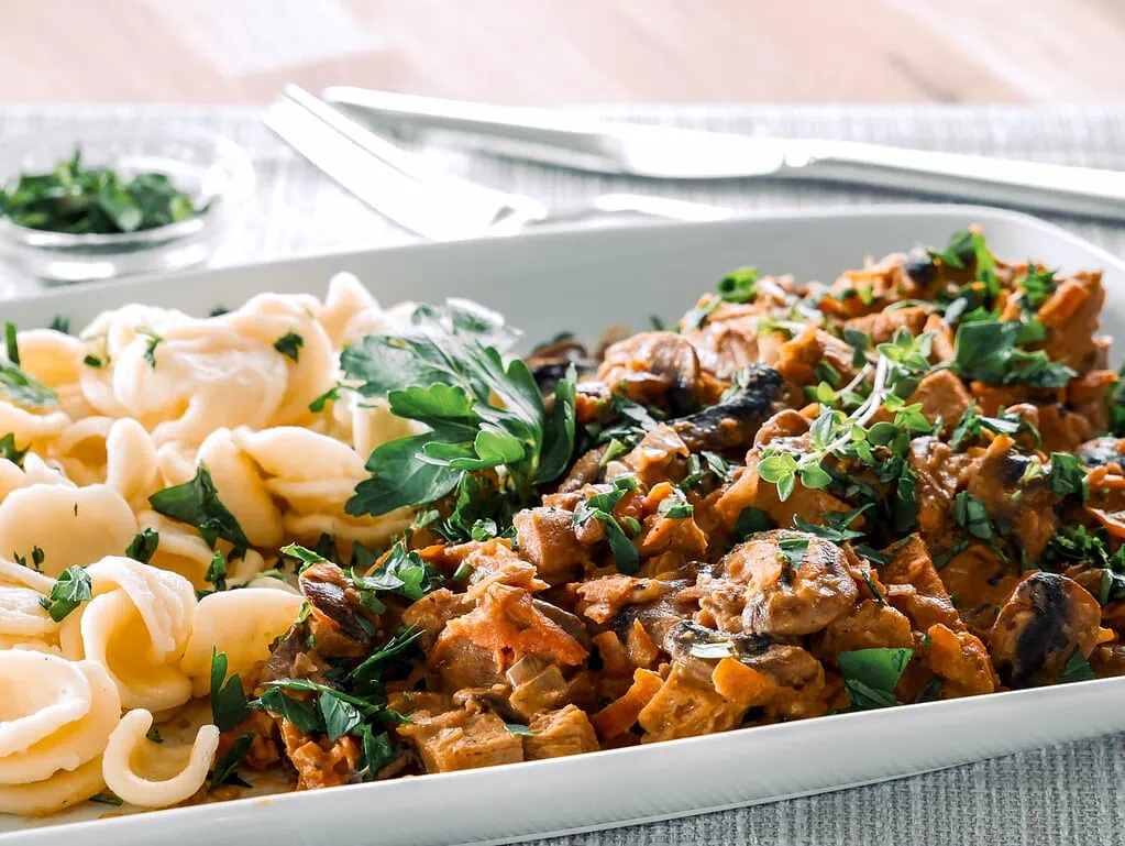 Seitan Geschnetzeltes mit Pilzen und Orecchiette